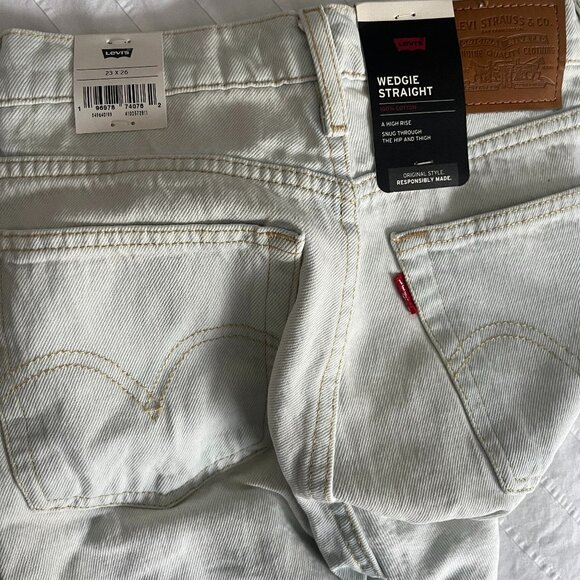 Levi's Wedgie Straight High rise Jeans NWT - Picture 1 of 3